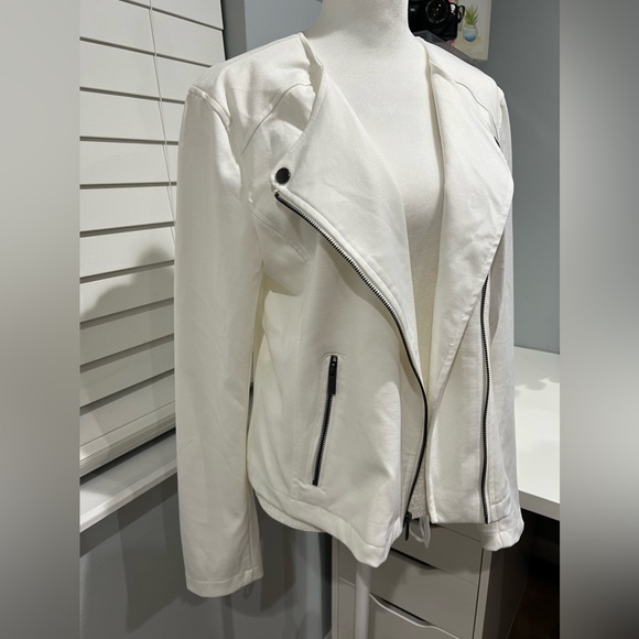 Bagatelle White Jacket - Picture 4 of 7